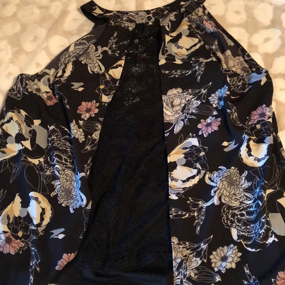 Floral Top - Picture 3 of 4